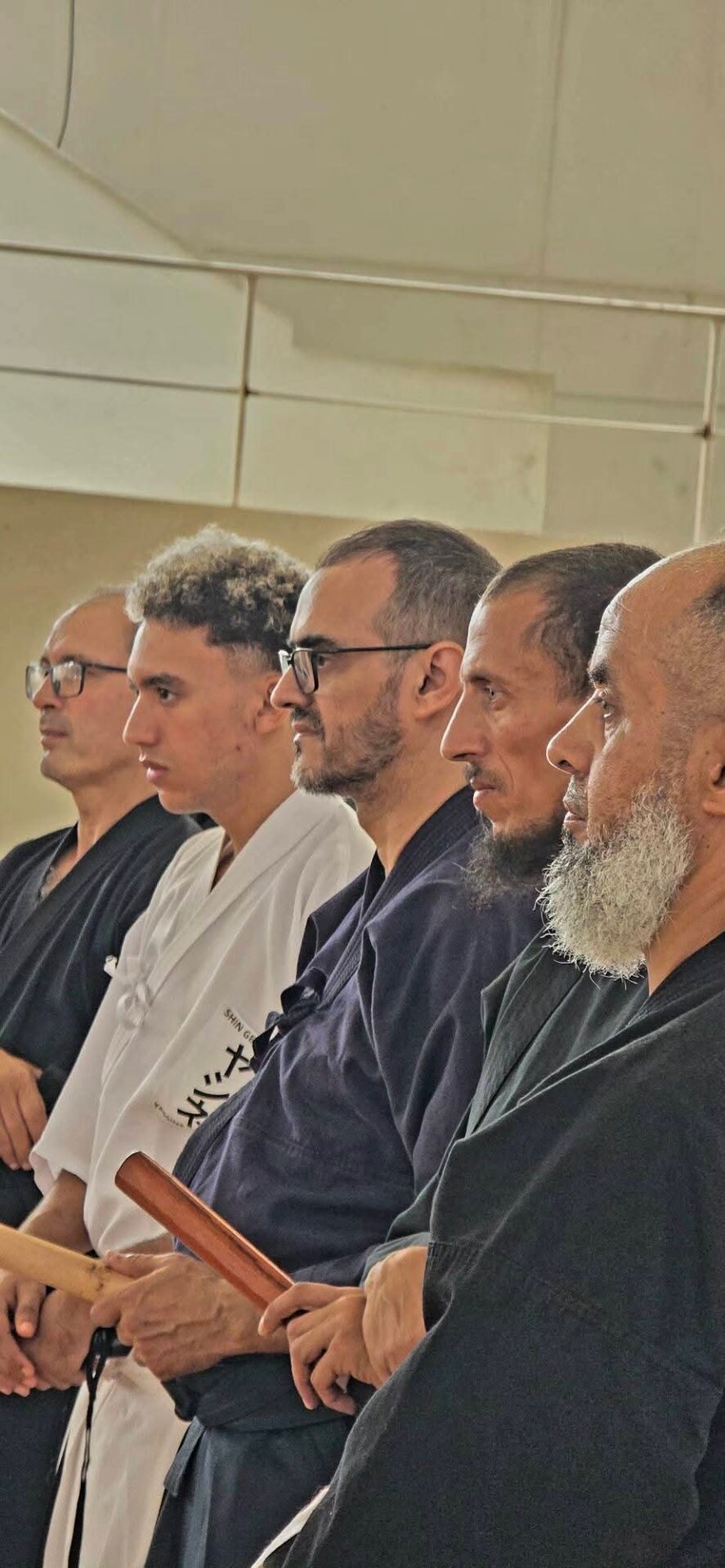 صف من المشاركين في الدورة